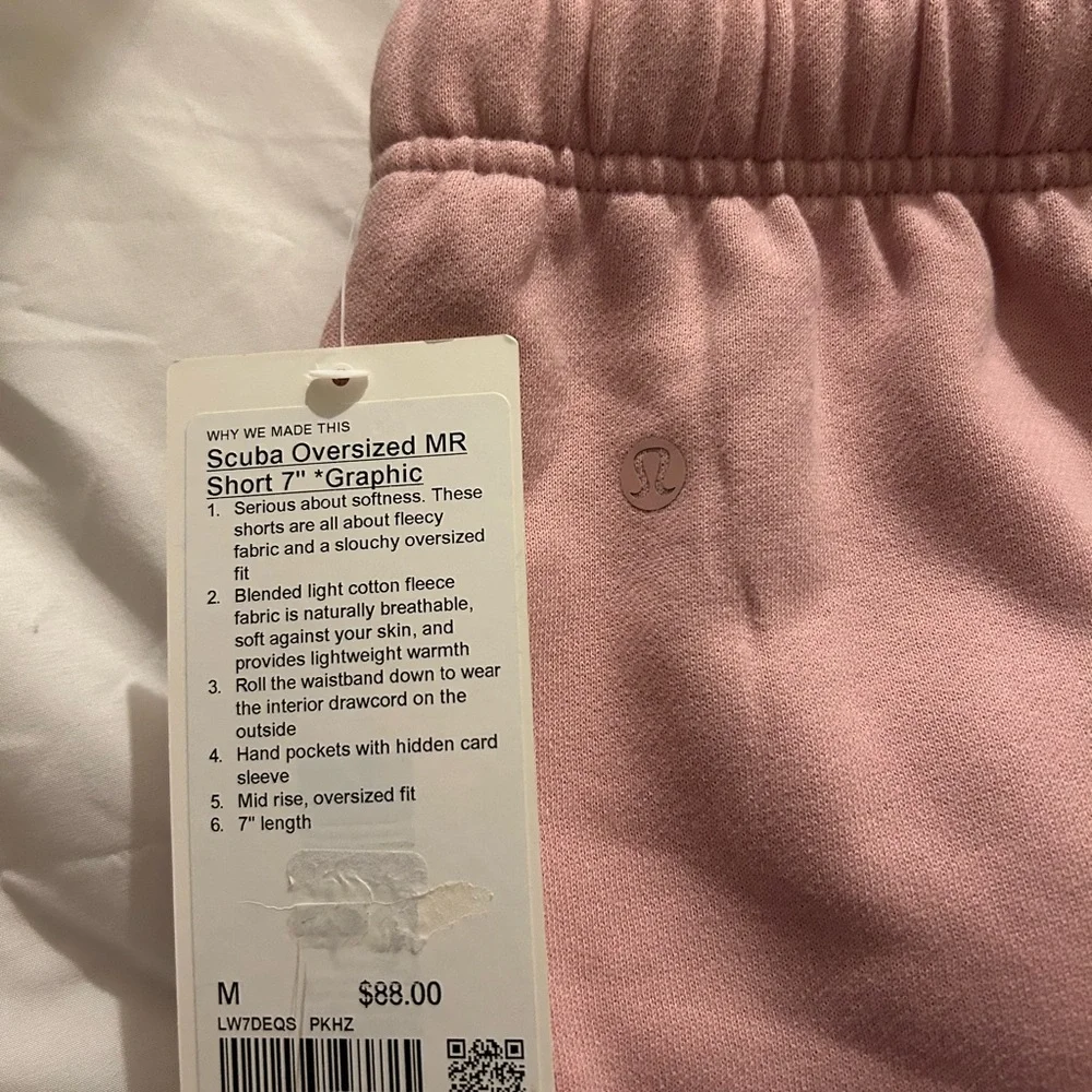 NWT Lululemon scuba Pink Shorts - Picture 2 of 3